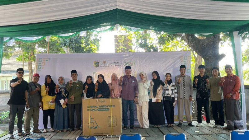 Foto Suasana Refleksi 365 Hari Kepemimpinan Drs. H. Muhammad Kamli Sebagai Ketua Baznas Lotim, pada Sabtu (18/7/2026) (Humas Baznas Lotim) Foto Suasana Refleksi 365 Hari Kepemimpinan Drs. H. Muhammad Kamli Sebagai Ketua Baznas Lotim, pada Sabtu (18/7/2026) (Humas Baznas Lotim)